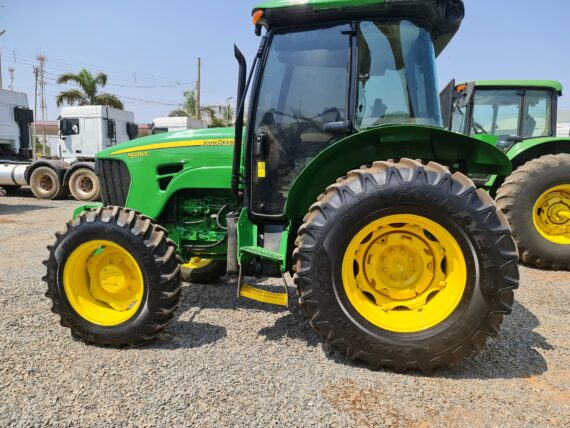 TRATOR AGRÍCOLA JOHN DEERE 5078E 4x4 - IMAGEM  3