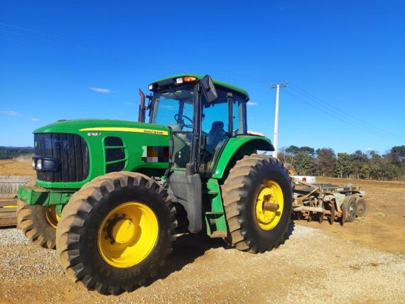 TRATOR DE PNEUS JOHN DEERE 6165J