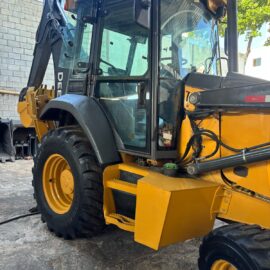 RETROESCAVADEIRA JOHN DEERE 310L