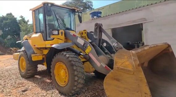 PÁ CARREGADEIRA VOLVO L60F - IMAGEM m 4