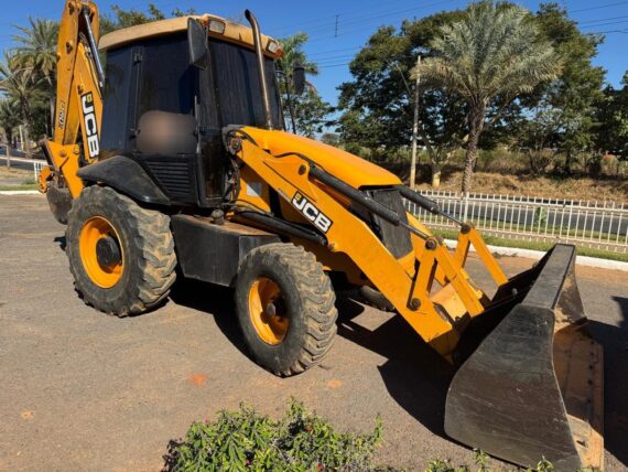 RETROESCVADEIRA JCB 3C - IMAGEM m 3