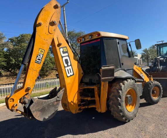 RETROESCVADEIRA JCB 3C - IMAGEM m 4
