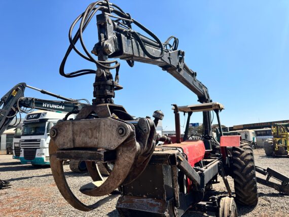 TRATOR AGRÍCOLA MF 275 COM GRUA  FLORESTAL - IMAGEM m 3
