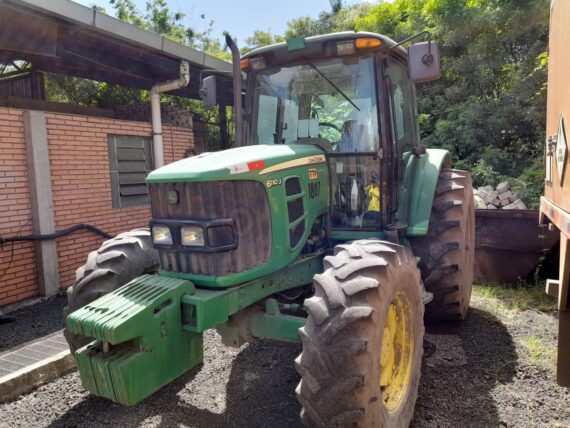 TRATOR JOHN DEERE 6110J - IMAGEM m 2