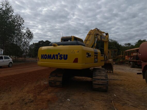 ESCAVADEIRA HIDRÁULICA KOMATSU PC-210 - IMAGEM m 2