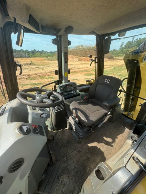 RETROSCAVADEIRA CATERPILLAR 416 - IMAGEM m 2