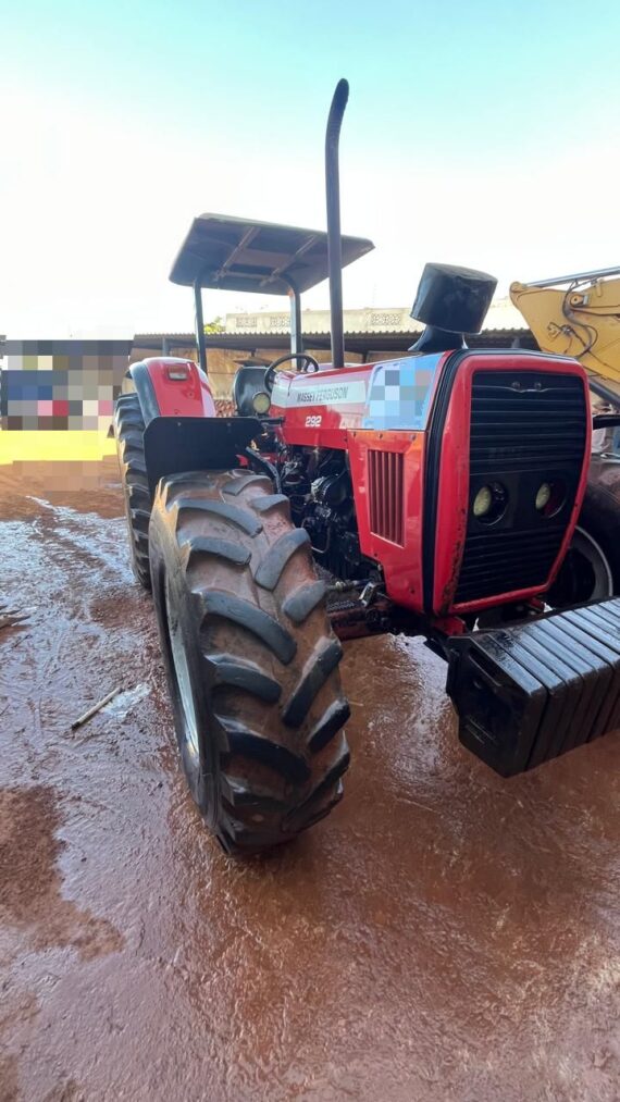 TRATOR DE PNEUS MASSEY FERGUNSON 292