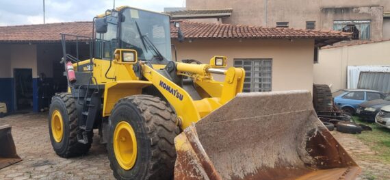 PÁ CARREGADEIRA KOMATSU WA380