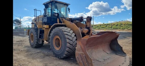 PÁ CARREGADEIRA CATERPILLAR 966L