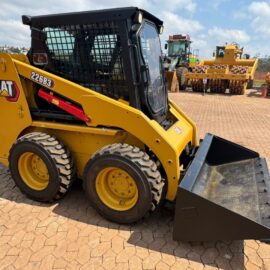 MINI CARREGADEIRA CATERPILLAR 226B3