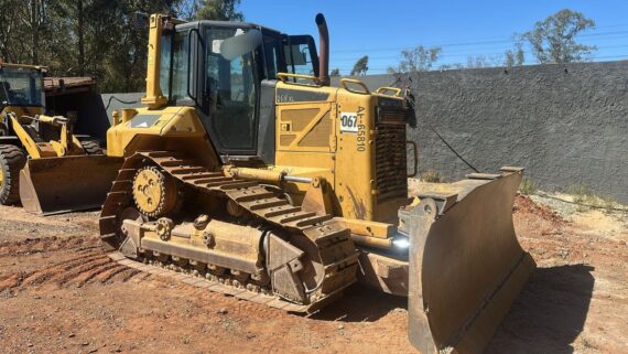 TRATOR DE ESTEIRAS CATERPILLAR D6N