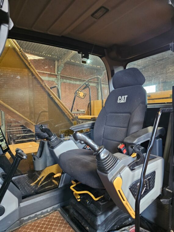 ESCAVADEIRA CATERPILLAR 320 6CC - IMAGEM m 6
