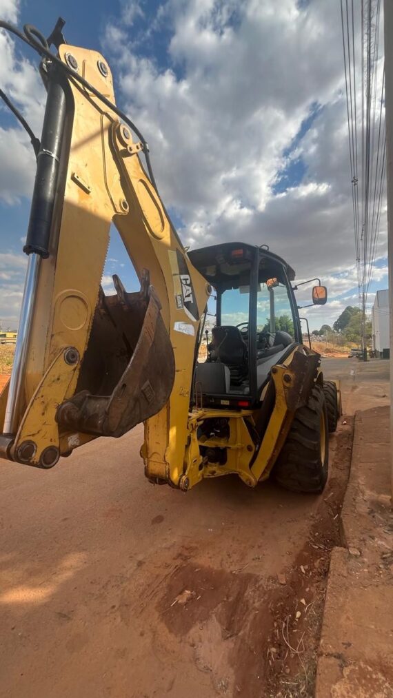 RETROESCAVADEIRA CATERPILLAR 416E 4X4 - IMAGEM m 2