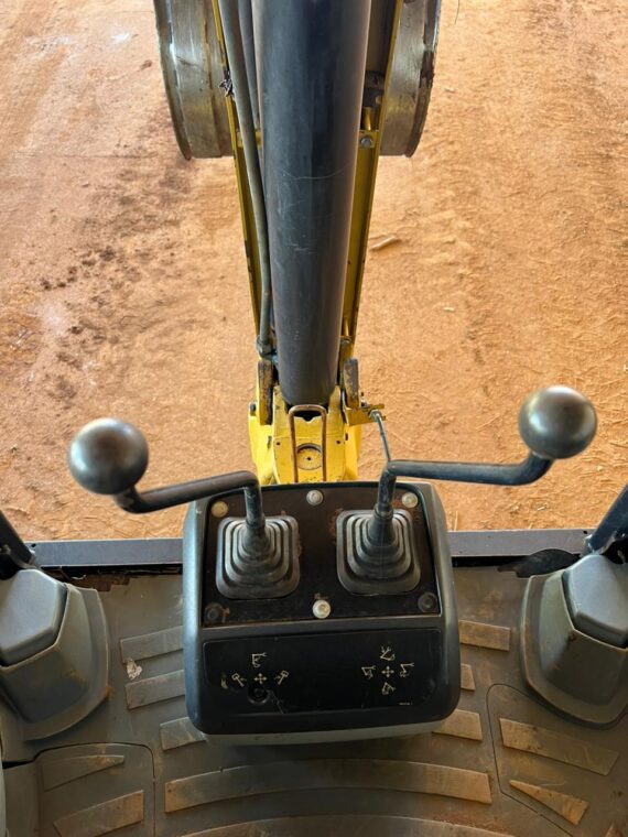 RETROESCAVADEIRA CATERPILLAR 416E 4X4 - IMAGEM m 7