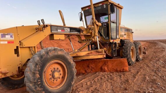 MOTONIVELADORA CATERPILLAR 12H - IMAGEM m 2