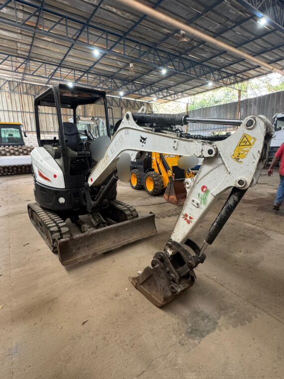 MINI ESCAVADEIRA BOBCAT  E27Z