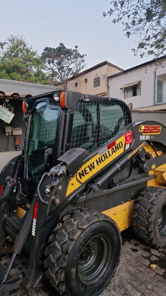 MINI CARREGADEIRA NEWHOLLAND L225