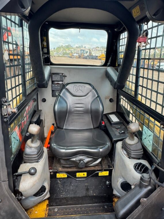 MINI CARREGADEIRA CATERPILLAR 226B3 - IMAGEM m 3