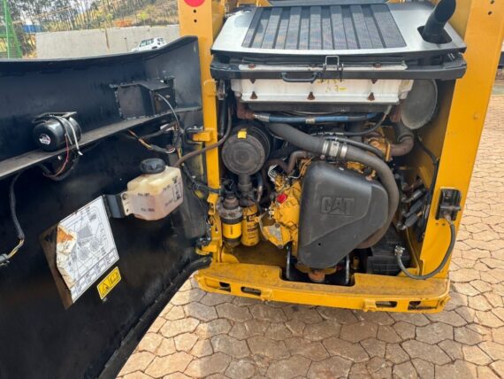 MINI CARREGADEIRA CATERPILLAR 226B3 - IMAGEM m 2