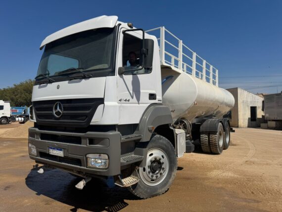 CAMINHÃO PIPA MB 4144 6x4 - IMAGEM m 4