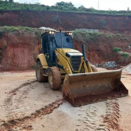 RETROESCAVADEIRA CATTERPILAR 416E