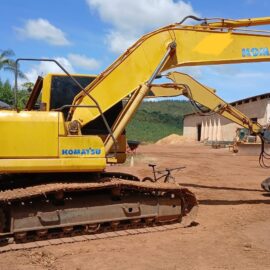 ESCAVADEIRA KOMATSU PC200