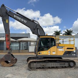 ESCAVADEIRA VOLVO EC220DL