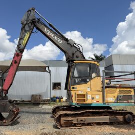 ESCAVADEIRA VOLVO EC220DL