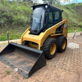 MINI CARREGADEIRA CATERPILLAR 226B