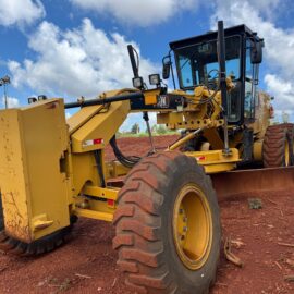 MOTONIVELADORA CATERPILLAR 140K