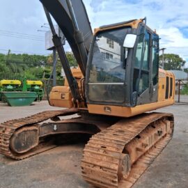 ESCAVADEIRA JOHN DEERE 200D