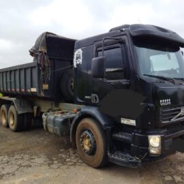 CAMINHÃO BASCULA VOLVO VM260