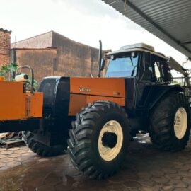 TRATOR AGRÍCOLA VALTRA BH  120 + AUTOCARREGAVEL HEGEZA 7mts