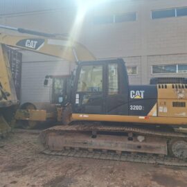 ESCAVADEIRA CAT 320D2L